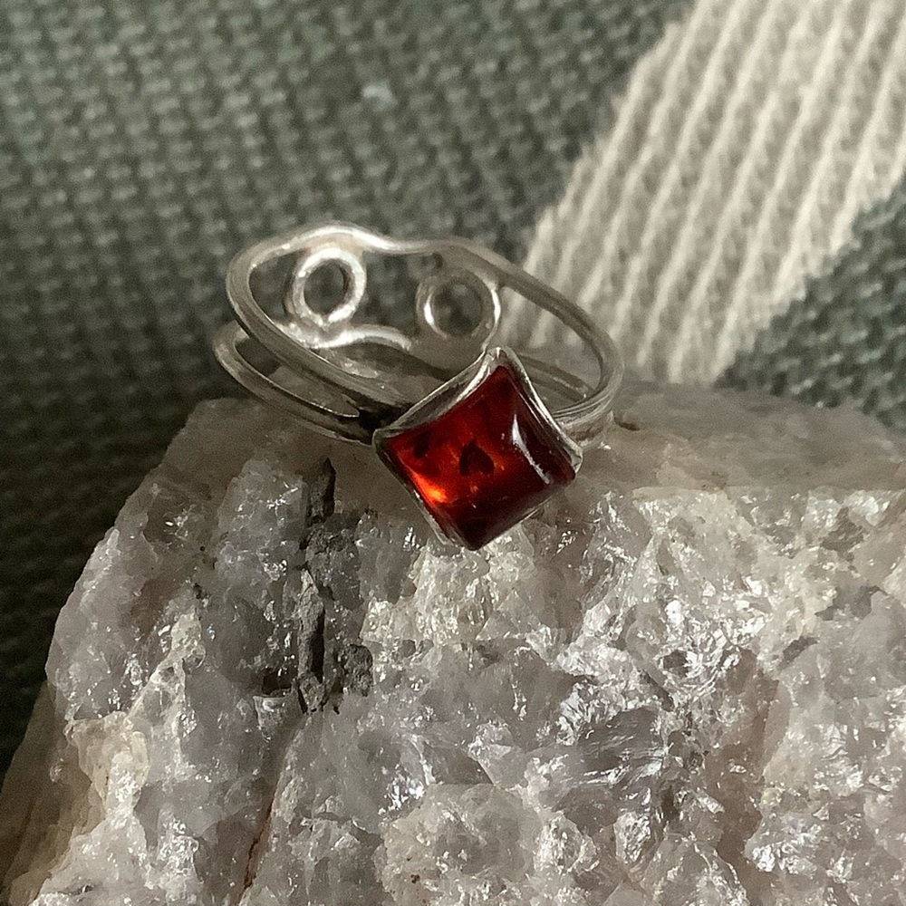 Small Amber and sterling silver .925 ring, preowned